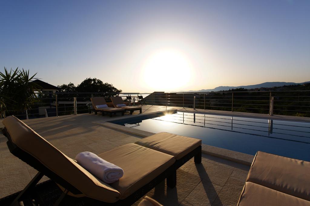 Villa Mermaid Your Croatian Haven With Luxury Pool And Scenic Views Podstrana Dış mekan fotoğraf