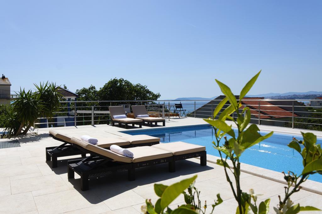 Villa Mermaid Your Croatian Haven With Luxury Pool And Scenic Views Podstrana Dış mekan fotoğraf