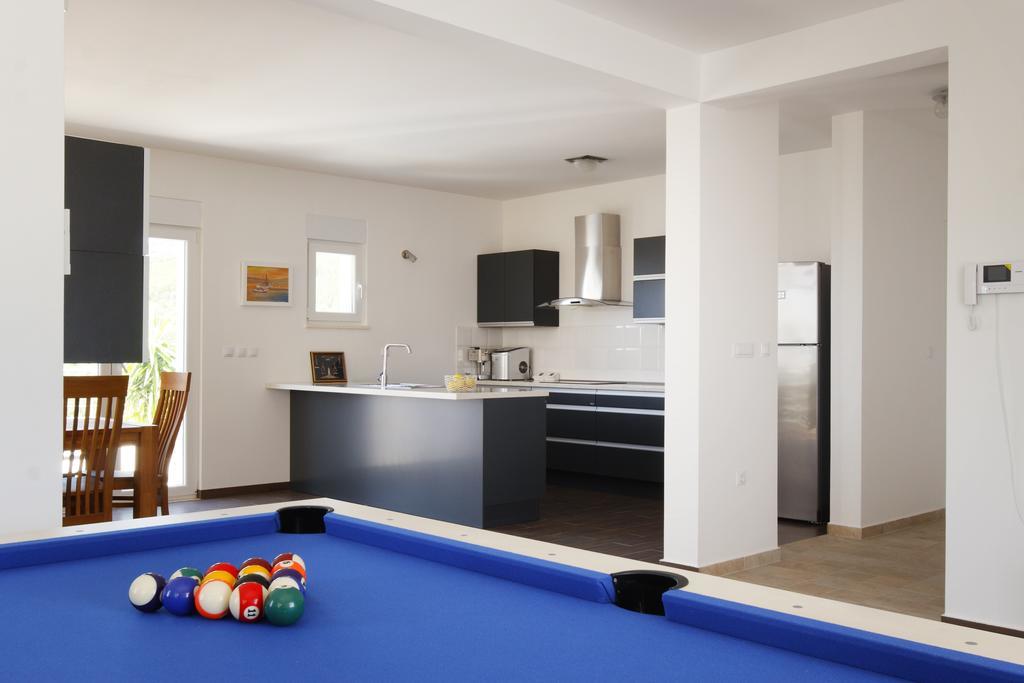 Villa Mermaid Your Croatian Haven With Luxury Pool And Scenic Views Podstrana Oda fotoğraf